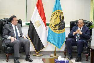 رئيس الاعتماد والرقابة الصحية يبحث...