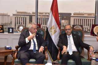 وزير العمل يلتقي وزير الهجرة...