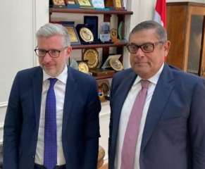 نائب وزير الخارجية والهجرة يلتقي...