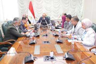 خلال اجتماعه مع شركة ”تكامل”...