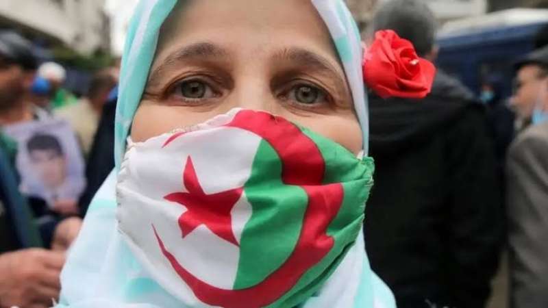 منحه المرأة الماكثة