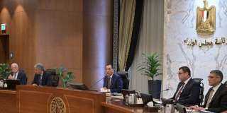 رئيس الوزراء يتابع الموقف التنفيذي...