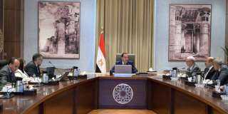 رئيس الوزراء يلتقى أعضاء اللجنة...