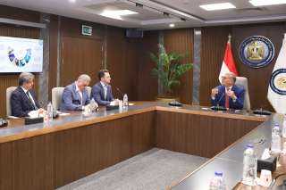 وزير البترول : مصر مركز...