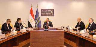وزير الاتصالات يبحث مع شركة...