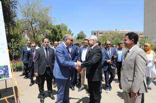 محافظ المنيا ورئيس الجامعة يفتتحان...