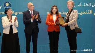 وزيرة التنمية المحلية تشارك فى...