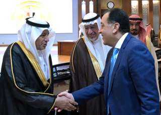 رئيس الوزراء يستقبل وفدًا من...