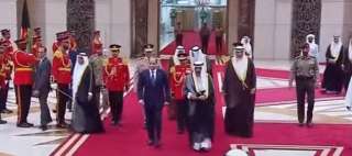 الطائرات الحربية الكويتية ترافق الطائرة...