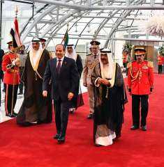 أمير الكويت وولى العهد يؤديان...