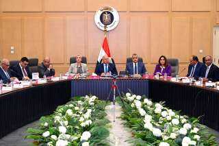 وزير الصناعة والنقل يترأس الاجتماع...