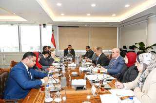 وزير الإسكان يستعرض مقترح اللائحة...