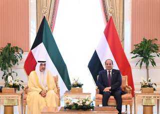 الرئيس السيسى يستقبل بمقر إقامته...