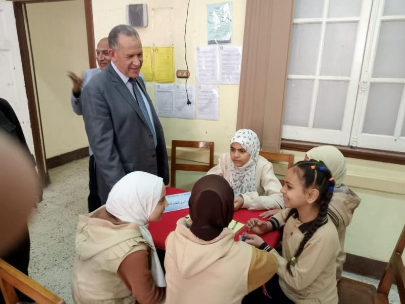 محافظ أسيوط يؤكد تذليل العقبات أمام تنظيم الفعاليات لتشجيع الطلاب على تنمية قدراتهم