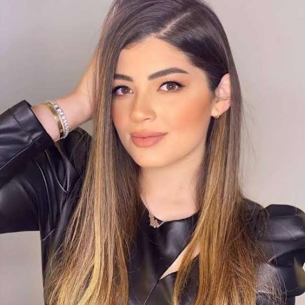 على طريقتها الخاصة.. ملك زاهر نحتفل بشقيقتها بعد عقد قرانها على هشام ماجد