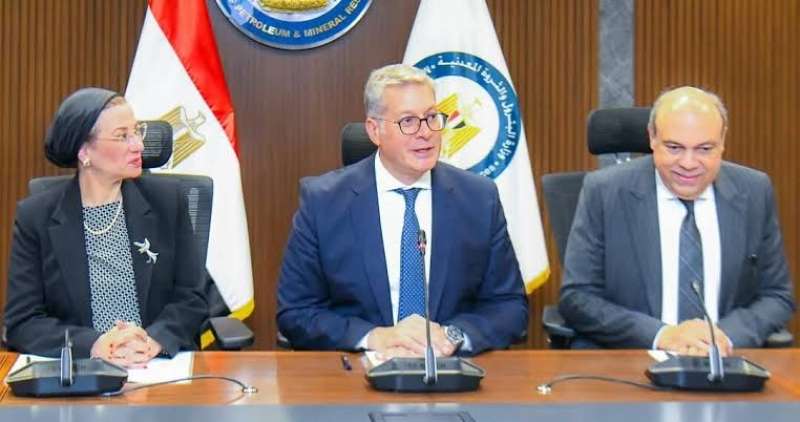 اجتماع وزراء البترول والبيئة والطيران