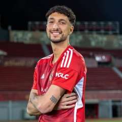 وسام ابو علي خارج مباراة...