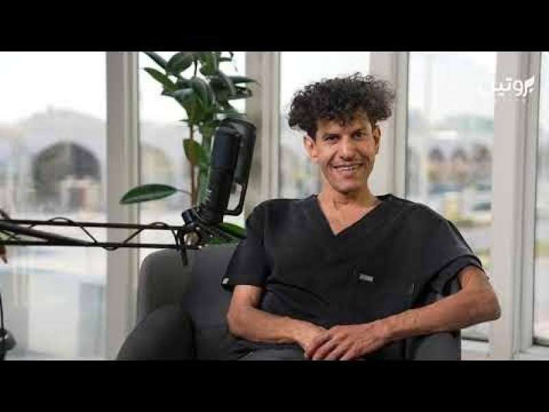 بالصدفة أصبح ترند!.. د. موسى المطيري يكشف سر تسريحة شعره الطويل