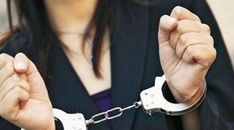 ضبط مذيعة سابقة