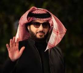 تركي آل الشيخ يحتفل بإنجازات...