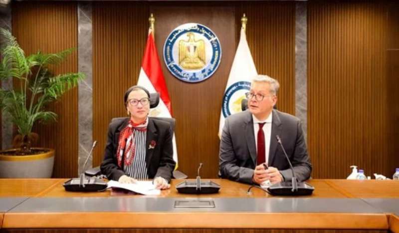 خطة بيئية جديدة.. معاً نحو تقليل الانبعاثات الكربونية بالتعاون بين البيئة والبترول