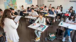 إيطاليا تشترط موافقة الأهل لتعليم...