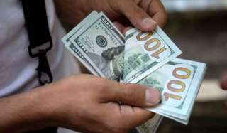 بالتزامن مع إيقاف العمليات المصرفية.....