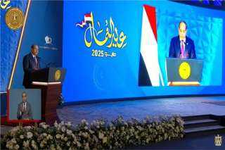 الرئيس السيسي يُكرم حنان بقطر...