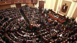 في البرلمان... نائب: أنت هتعلمني...