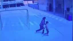مُعلمة تعتدي على طفل مريض...