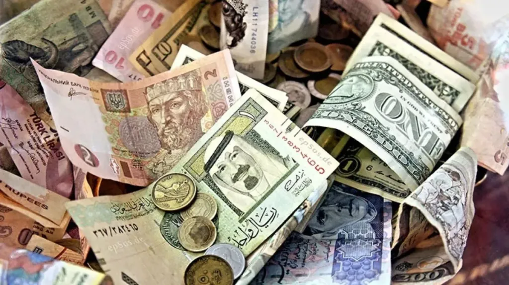 انخفاض سعر العملات العربية