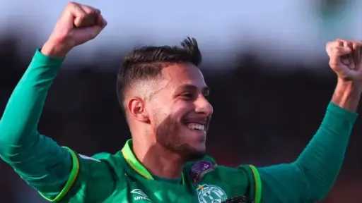 الزمالك يلاحق الجزائري يسري بوزوق...