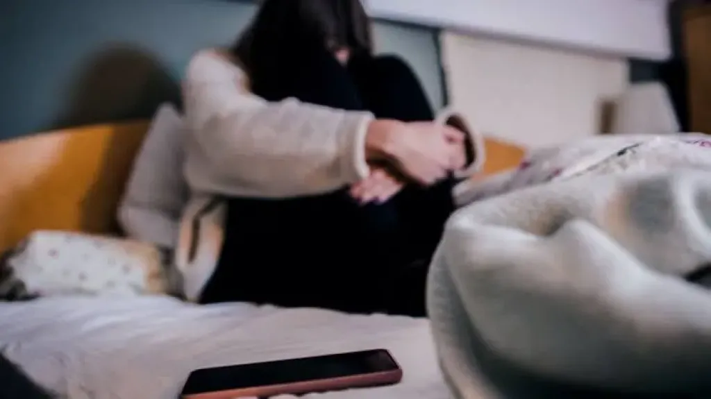 حبس شاب يبتز فتاة بصور خاصة لها... والمتهم: أرسلت الصور برضاها!