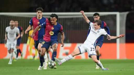 جدل تحكيمي قبل مباراة برشلونة...