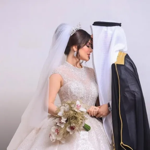 خلاف حاد بين عريس سعودي وزوجته في دولة أجنبية جعله يتركها وحيدة.. التفاصيل