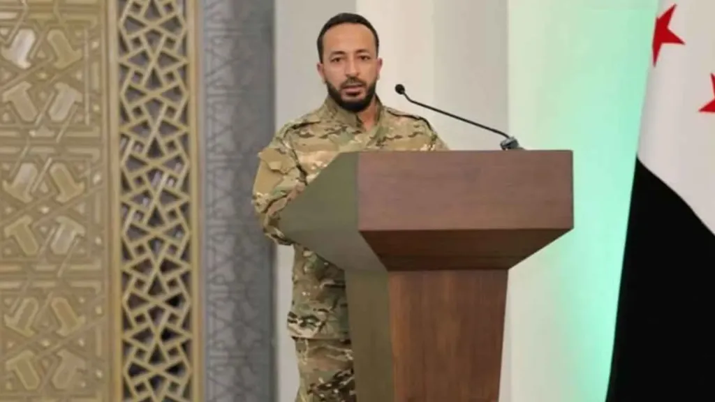 مُعاقب أمريكيًا وعدو للأكراد... مَنْ هو القائد الجديد لفرقة ٨٦ بالجيش السوري؟