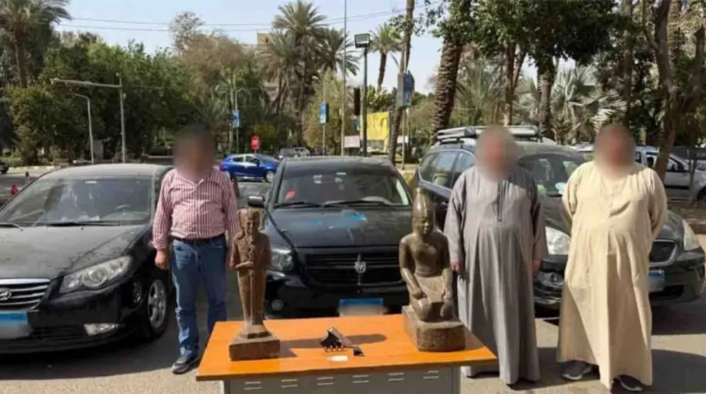 الفراعنة المُزيّفون.. محاولة بيع لتمثالين زائفين بالقاهرة.. والأمن يتدخل لإنقاذ الموقف