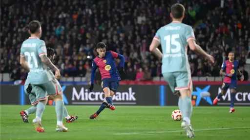 ألفاريز يتحدث عن نجم برشلونة...