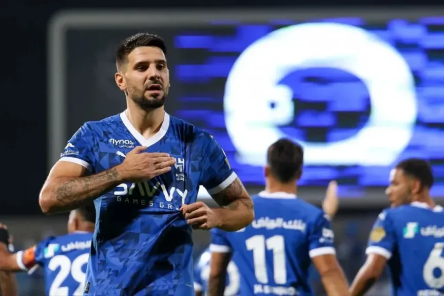 القنوات الناقلة لمباراة الهلال اليوم ضد الرائد في الدوري السعودي مع الموعد