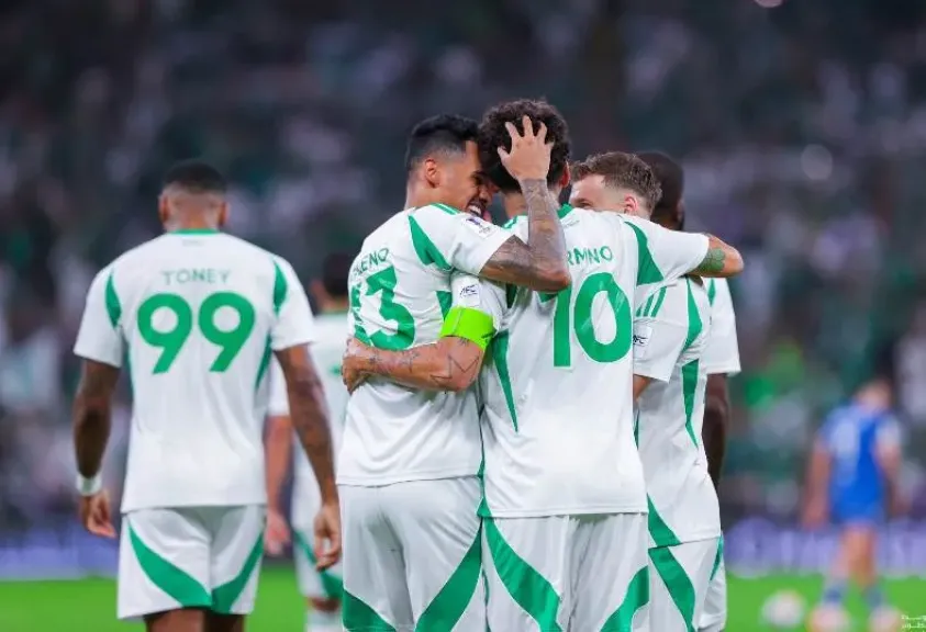 القنوات الناقلة لمباراة الأهلي اليوم ضد التعاون في الدوري السعودي مع الموعد