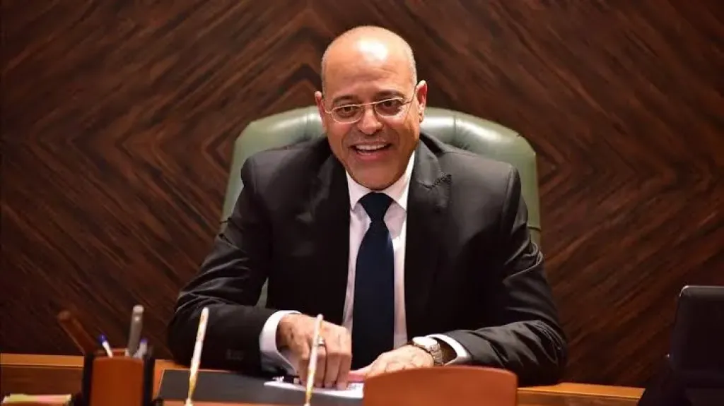 وزارة العمل تعلن عن منح مجانية للشباب في ٢٨ مهنة ... إليك رابط التقديم