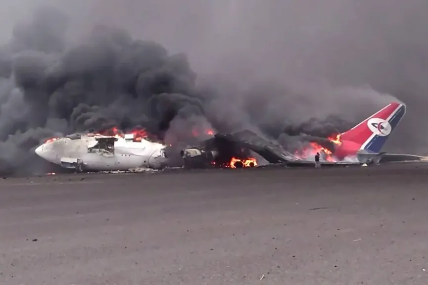 إسرائيل تقصف مطار صنعاء وأنباء عن وجود خسائر فادحة