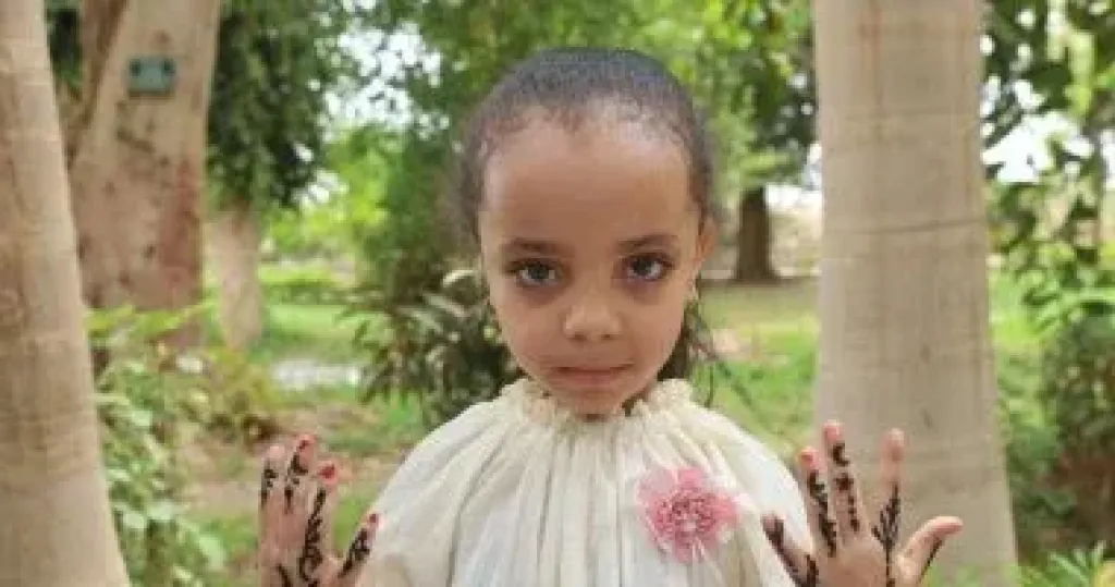 ”الحناء السودانية تزين أيادي أسوان”.. تراث نسائي يتجدد في الأعياد والأفراح
