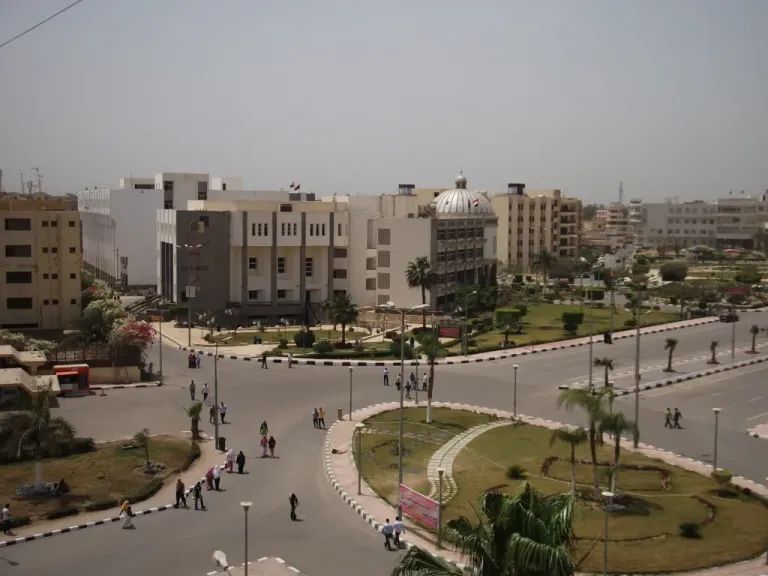 هبوط مفاجئ في معسكر كشفي بجامعة الفيوم.. ما القصة الكاملة وراء نقل 4 طلاب للمستشفى؟