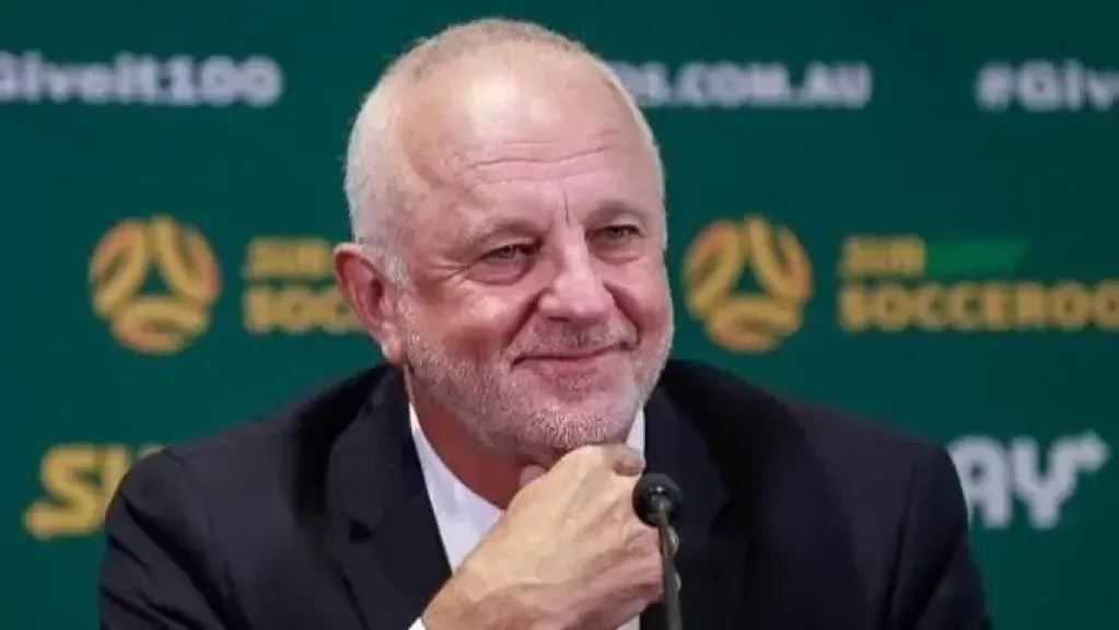 غراهام أرنولد.. من هو  مدرب منتخب العراق الجديد؟