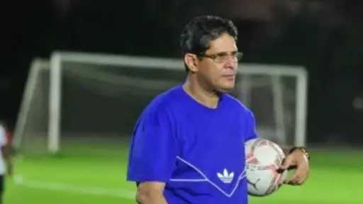 أيمن الرمادي يبدأ مغامرته مع...