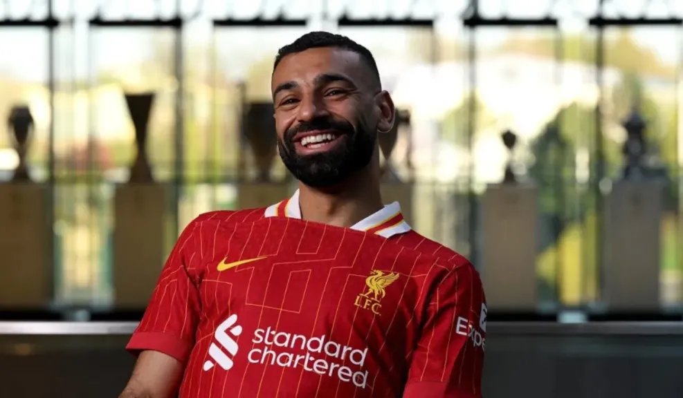 رافينيا يتجاهل زملاءه ويضع محمد صلاح على عرش الكرة الذهبية 2025