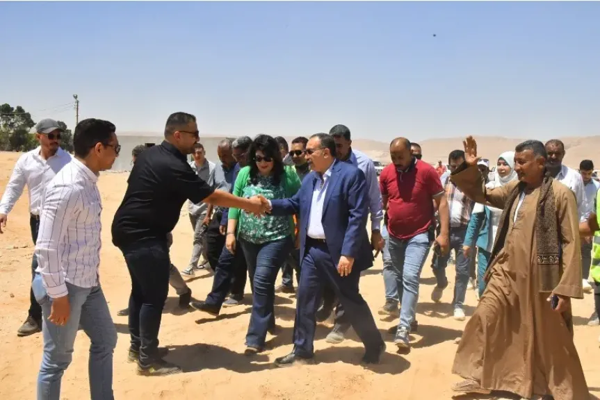 تعزيز لرؤية مصر 2030.. محافظ أسيوط يزور مشروع بناء مصنع منتجات الرمان بالبداري