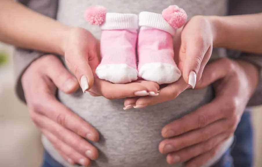 تفسير حلم الحمل ببنت في المنام للحامل وهي فرحانة لابن سيرين
