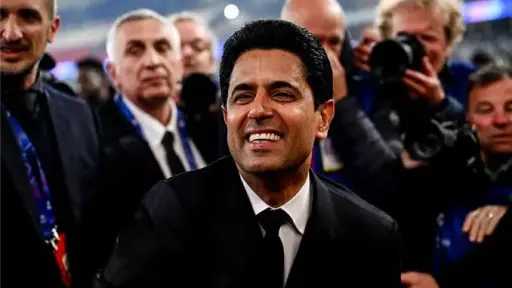ناصر الخليفي يفاجئ موظفي فريق...